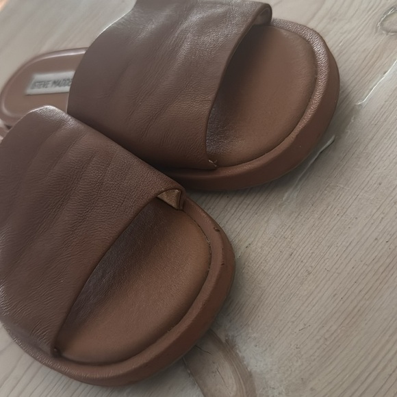 Steve Madden Sienna Slide in Brown - Picture 7 of 7